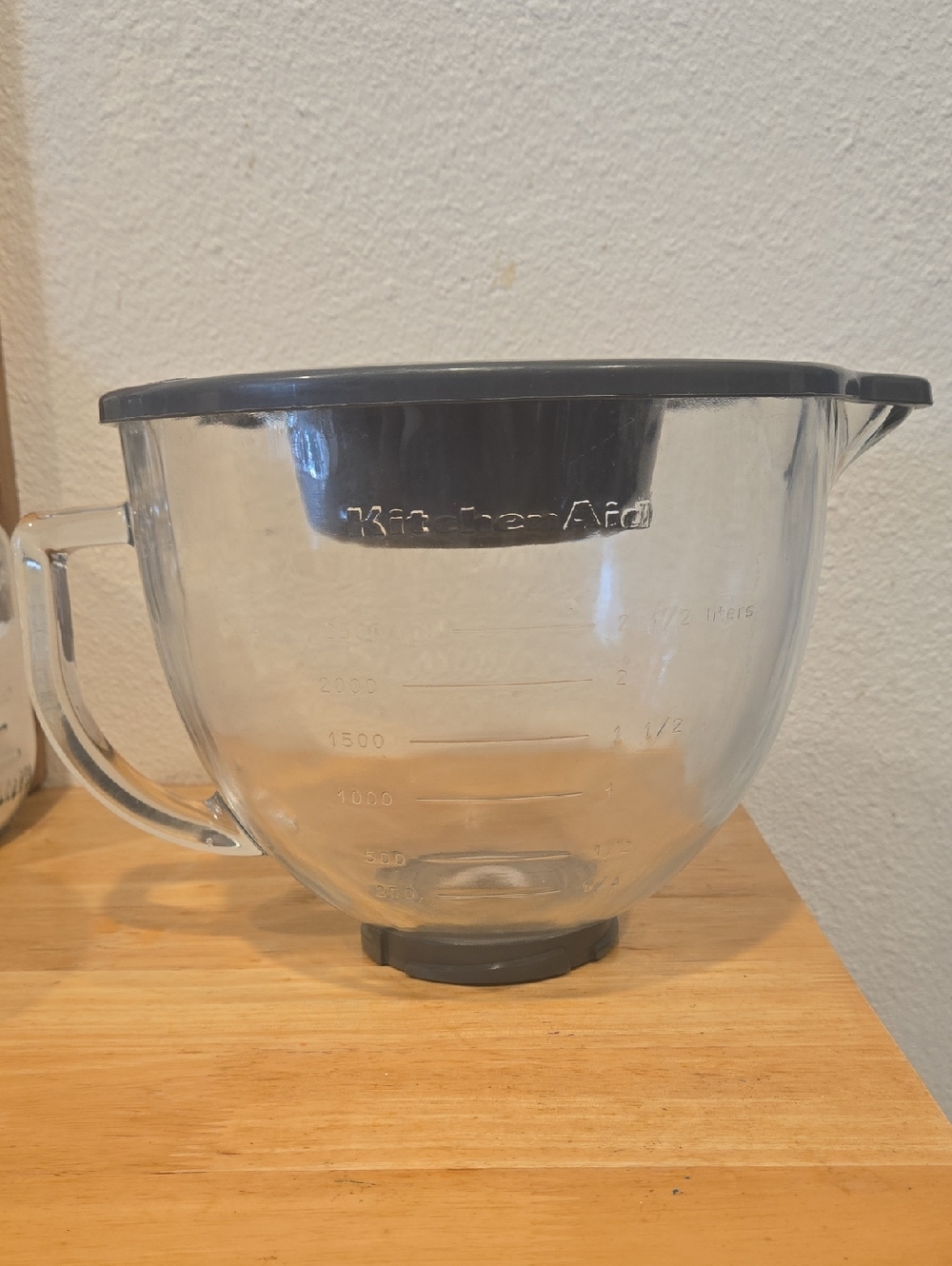 KitchenAid Clear 5qt Mixing Bowl with Dark Gray Lid and Base